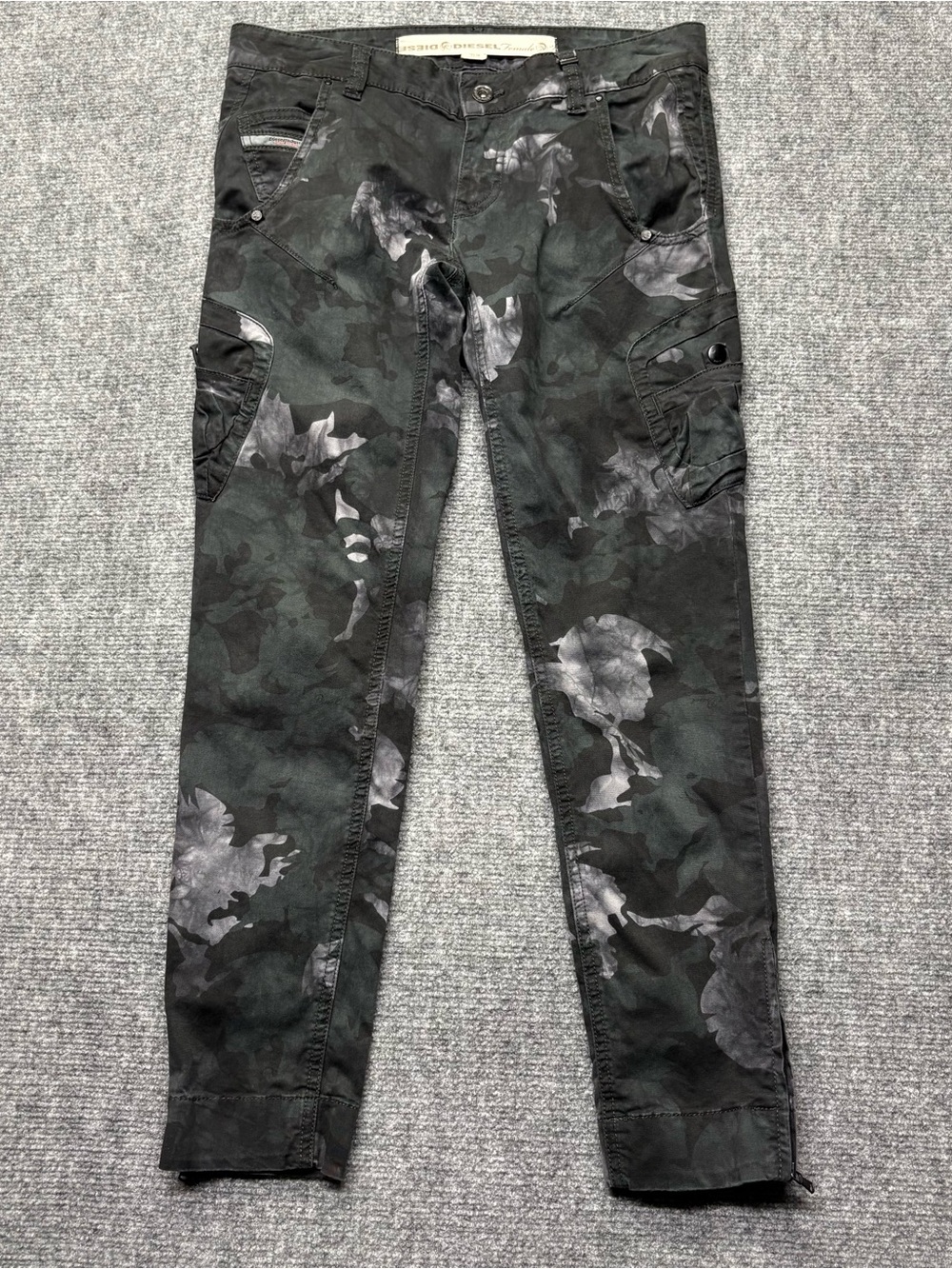 Diesel Cargo Pants Womens 26 (29x26) Black Camo Slim Fit Ankle Zip Low Rise
